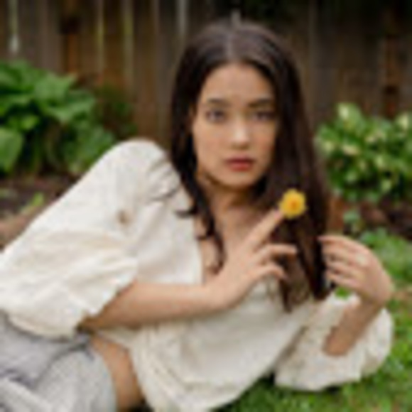 Meet your Posher, Camellia - Picture 1 of 1